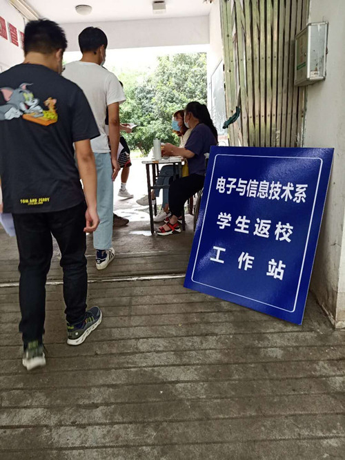 畢業生離校2_副本.jpg