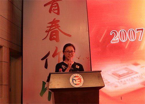 顧春燕給學生做經驗交流_副本.jpg