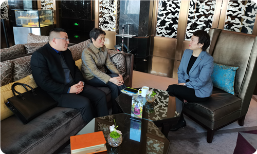 與南京金奧費爾蒙酒店人事總監洽談_副本.png