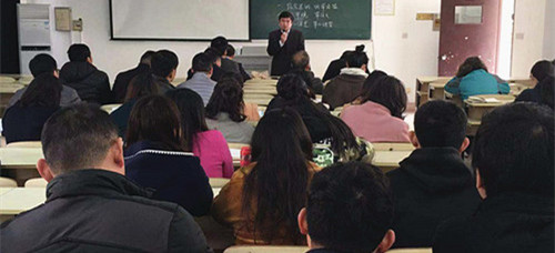 天辰娱乐組織開展輔導員專題培訓講座