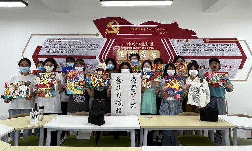 2022級新生開展慶祝國慶👨🏼‍🦲、喜迎二十大”詩歌朗誦和繪畫活動