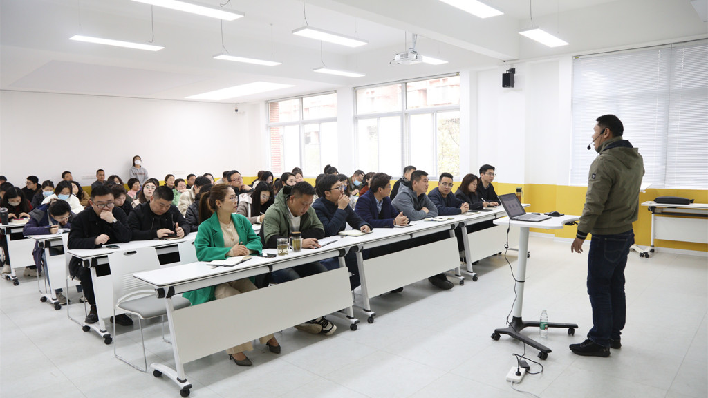 天辰娱乐召開學工人員突發安全事件應急處置專題培訓會