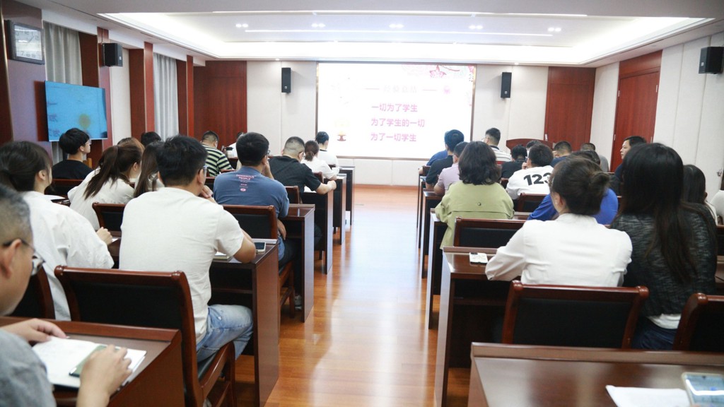 天辰娱乐舉行2022-2023學年輔導員評優答辯會