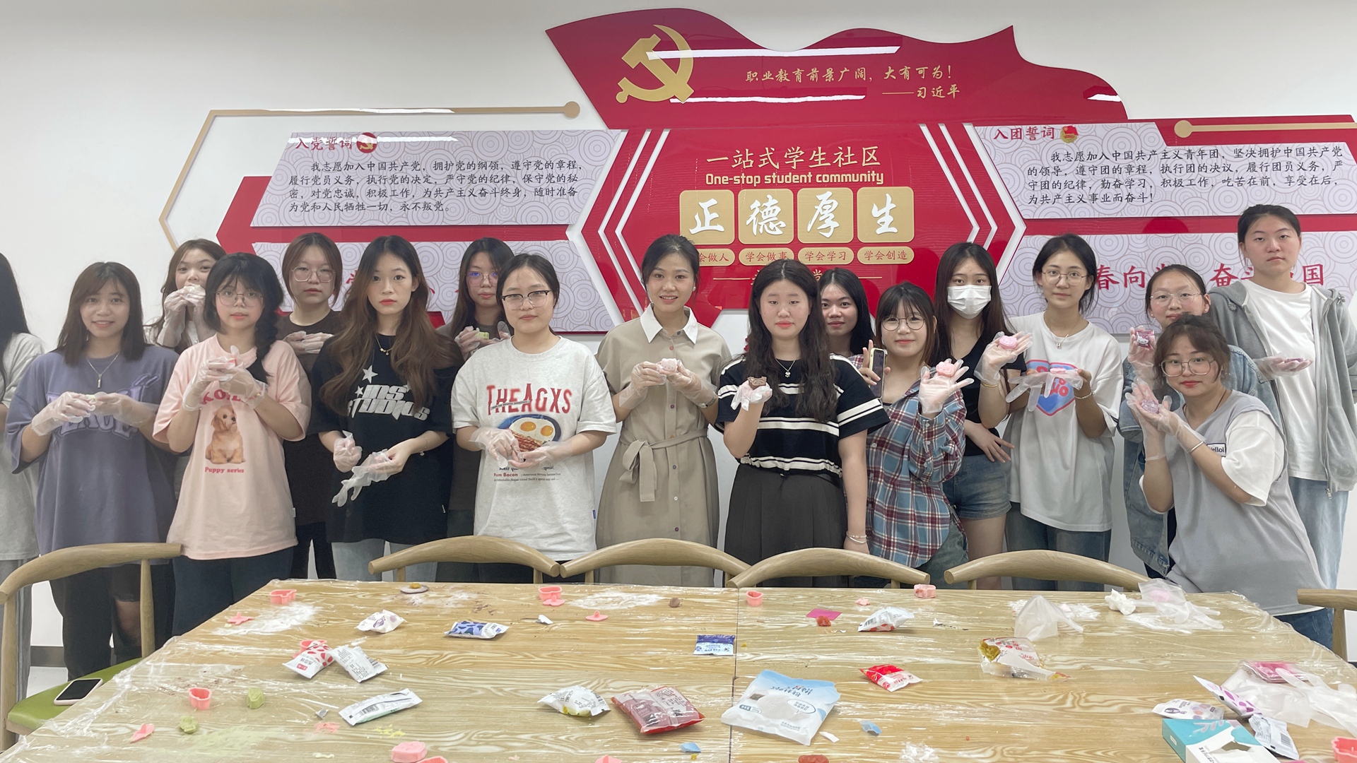 巧手做月餅 歡樂迎中秋——基礎教育系開展手工月餅製作活動