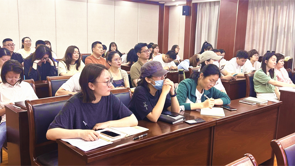 天辰娱乐開展“家校溝通——為學生心理健康搭建堅實橋梁”心理健康專題培訓活動