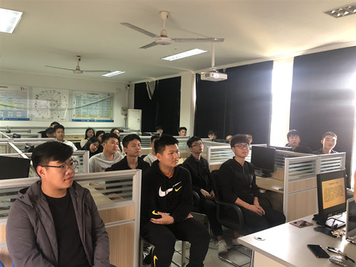 與會同學認真聽講_副本.jpg