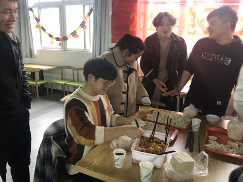 包餃子1_副本.jpg