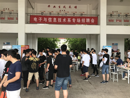 招聘會現場_副本.jpg