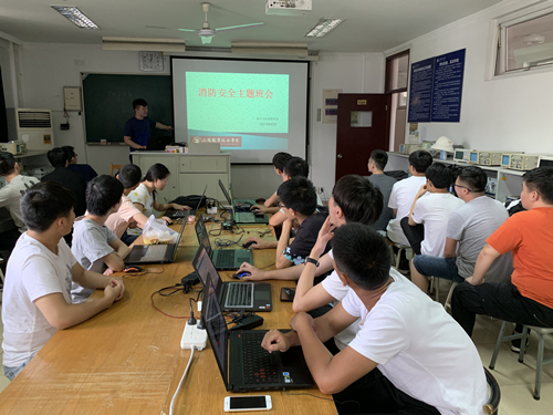 電子與信息技術系召開大學生消防安全教育主題班會_副本.jpg