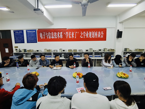 座談會現場1_副本.jpg