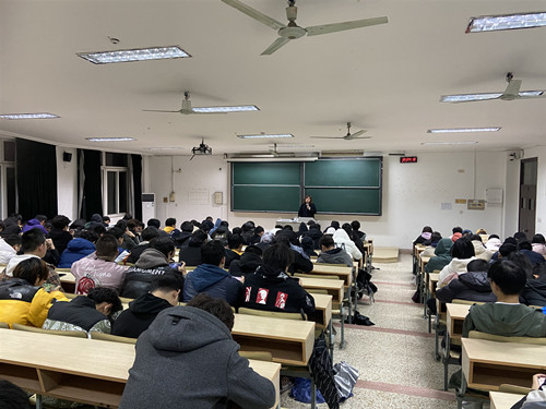 輔導員開展主題班會_副本.jpg