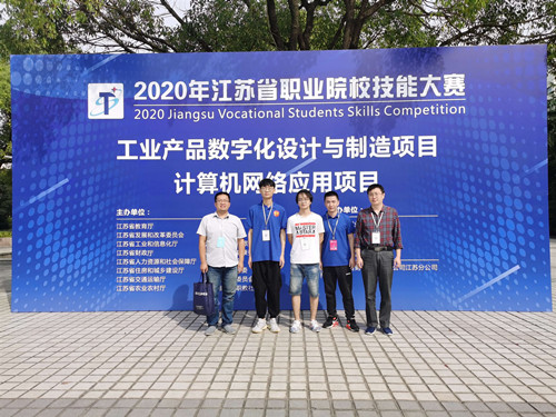 天辰娱乐參賽師生合影_副本.jpg
